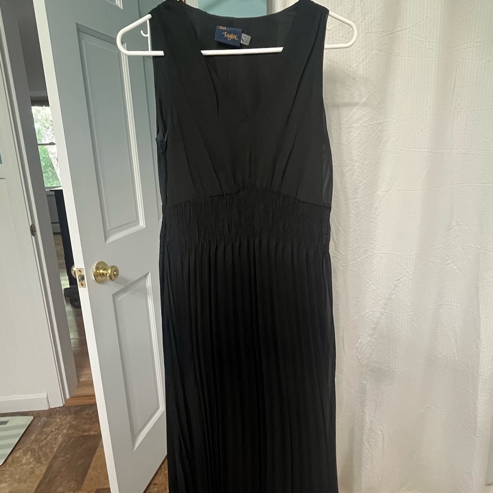 Elegant Black Sleeveless Dress